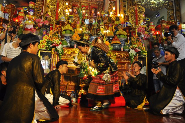 thực-hành-tín-ngưỡng-thờ-mẫu thực-hành-tín-ngưỡng-thờ-mẫu